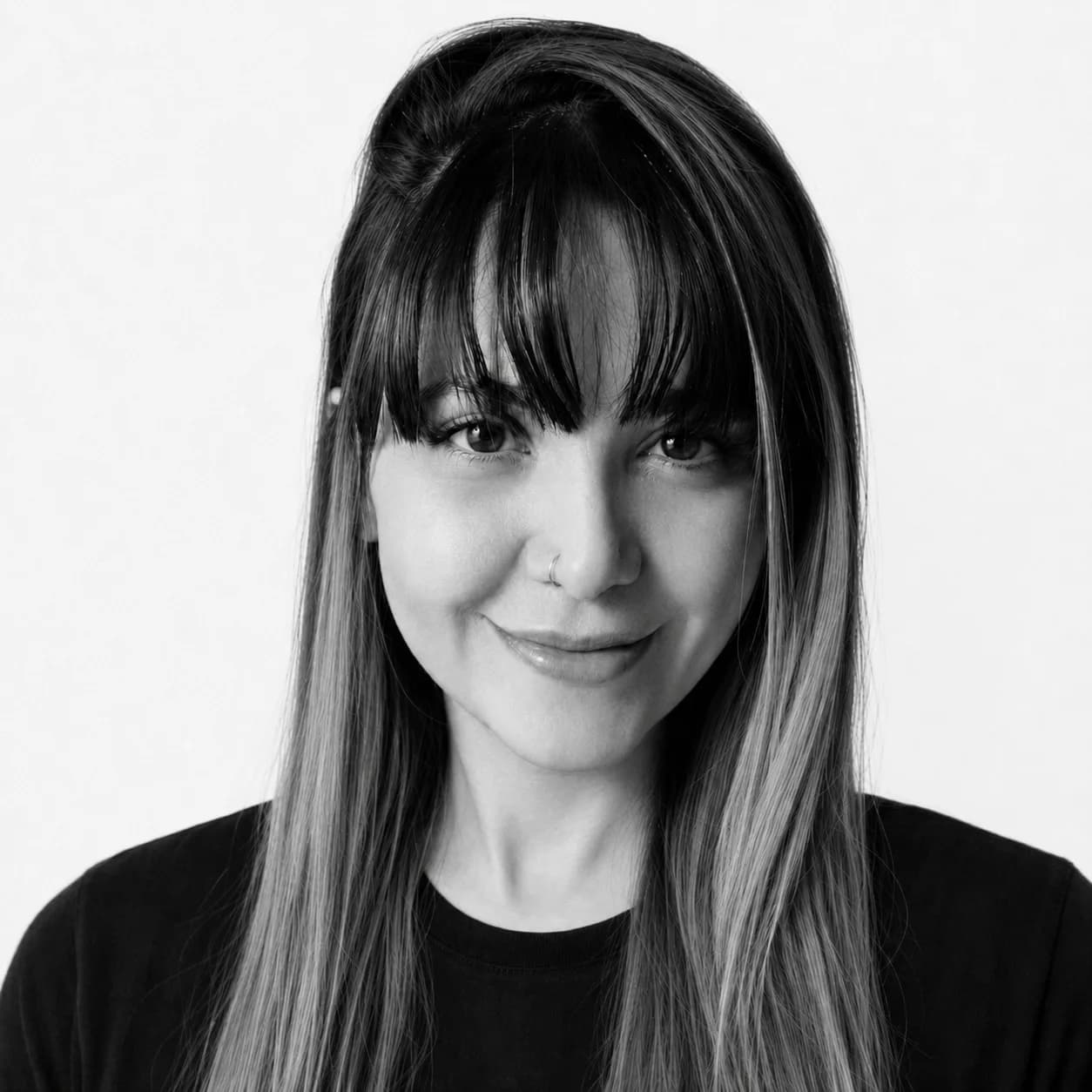 Camila, responsável por posicionamento e presença digital na CJR